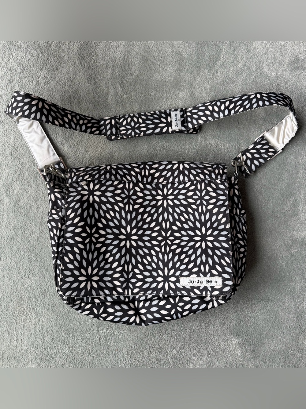 Ju-Ju-Be Better Be Messenger Diaper Bag In Platinum Petals Pattern